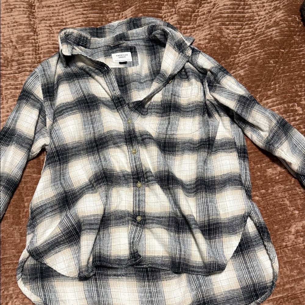 American Eagle Outfitters Plaid Button Down Shirt in Black and Cream